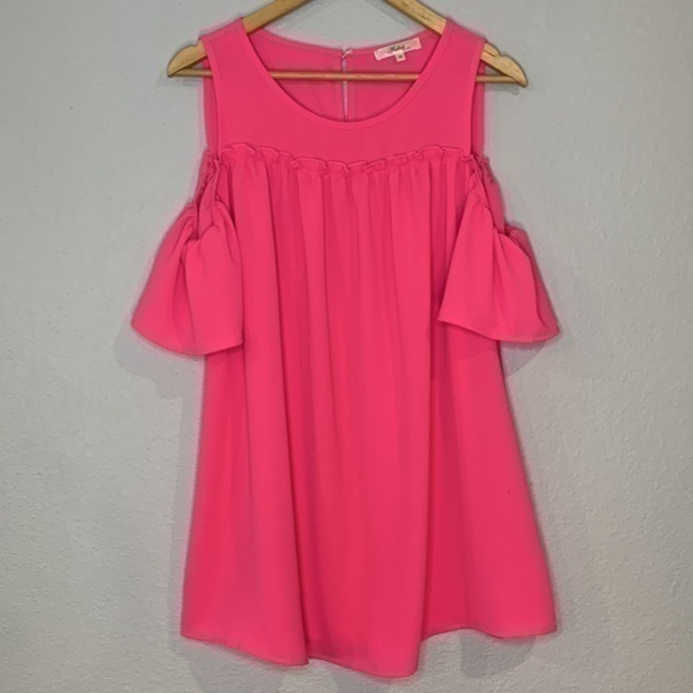 Andreé by Unit cold shoulder flutter top hot pink M